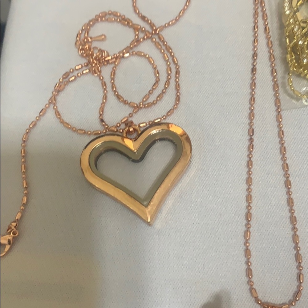 Floating Necklace - Picture 7 of 16